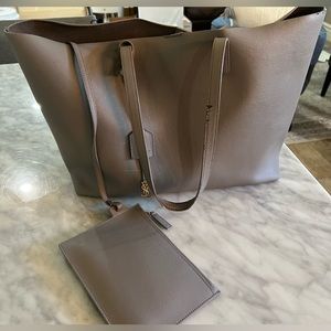 Shopping E W Leather Tote in Grey - Saint Laurent